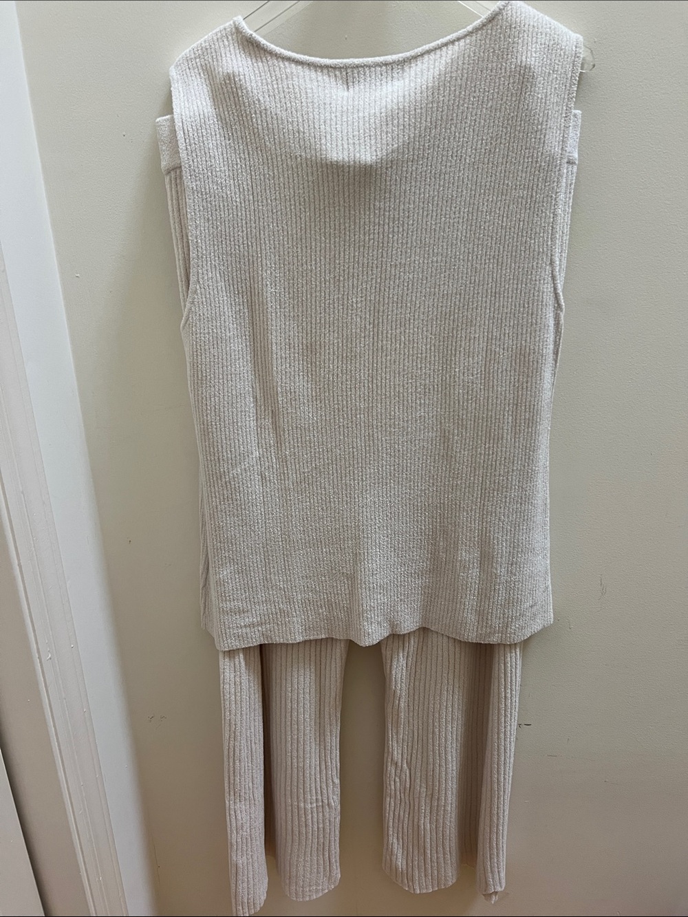 NEW BAREFOOT DREAMS COZY CHIC ULTRA LITE KNIT Ribbed Tank/Scallop Cropped Pant-L - Picture 2 of 7